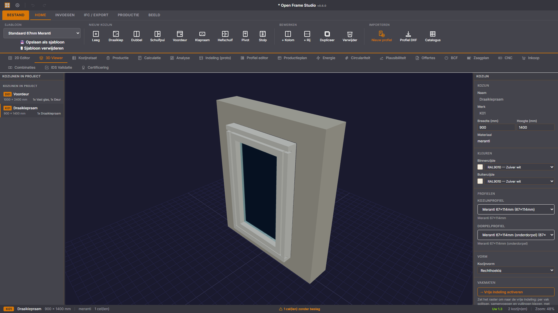 Open Frame Studio — 3D-weergave van een draaikiepraam in meranti, met de eigenschappen van het kozijn rechts